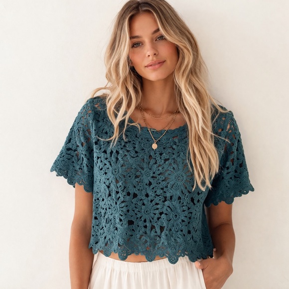 Solitaire Tops - Solitaire teal green cropped crochet top size medium oversized soft